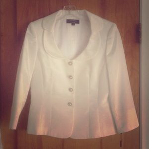 NWT Tahari Luxe white suit in Wendi style